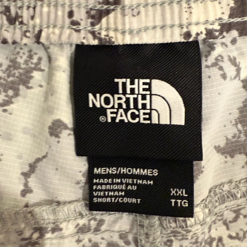 🔥The North Face Gray Patterned Shorts🔥